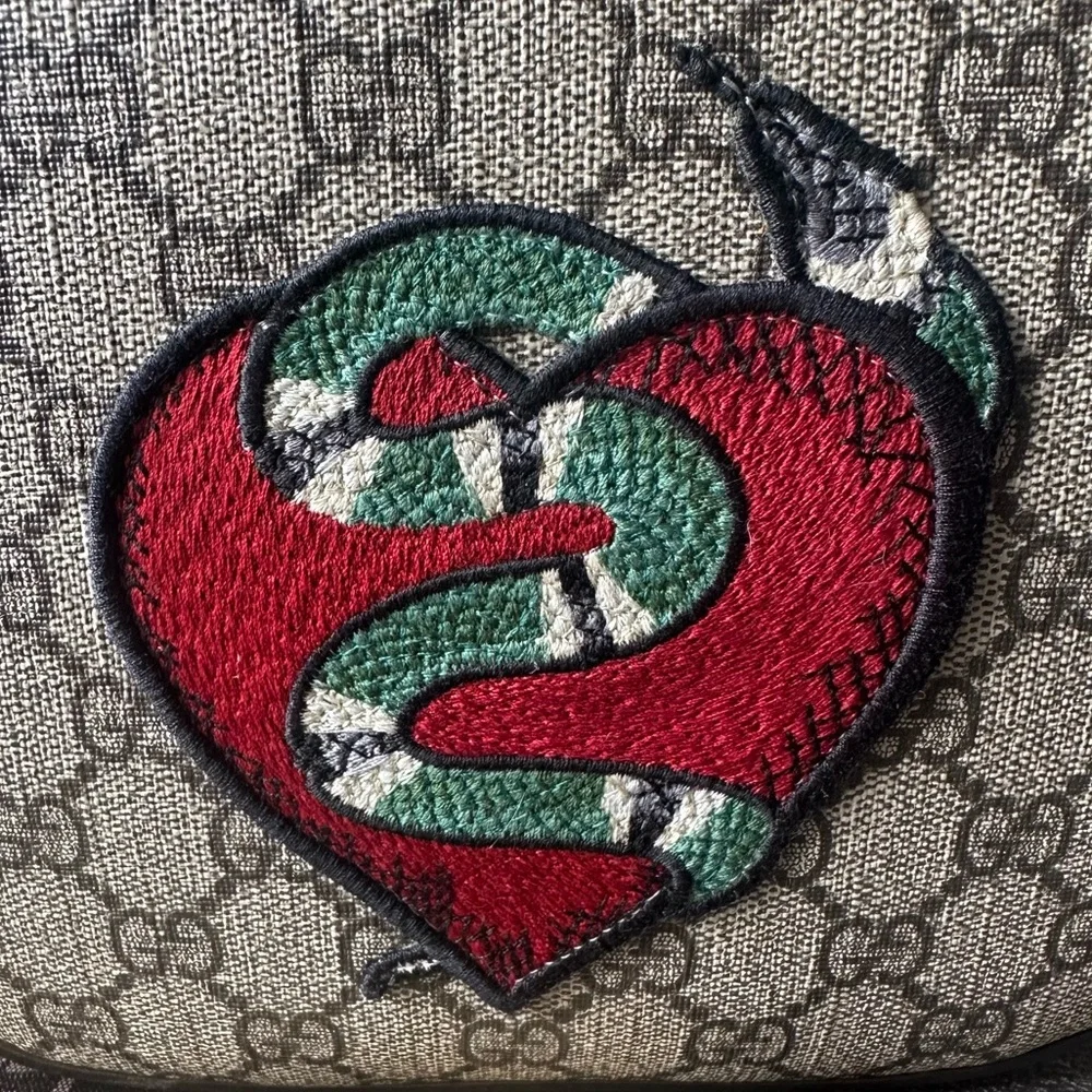 🐍Gucci🐍 Limited Edition GG Supreme Snake♥️Heart Bag - Picture 4 of 12
